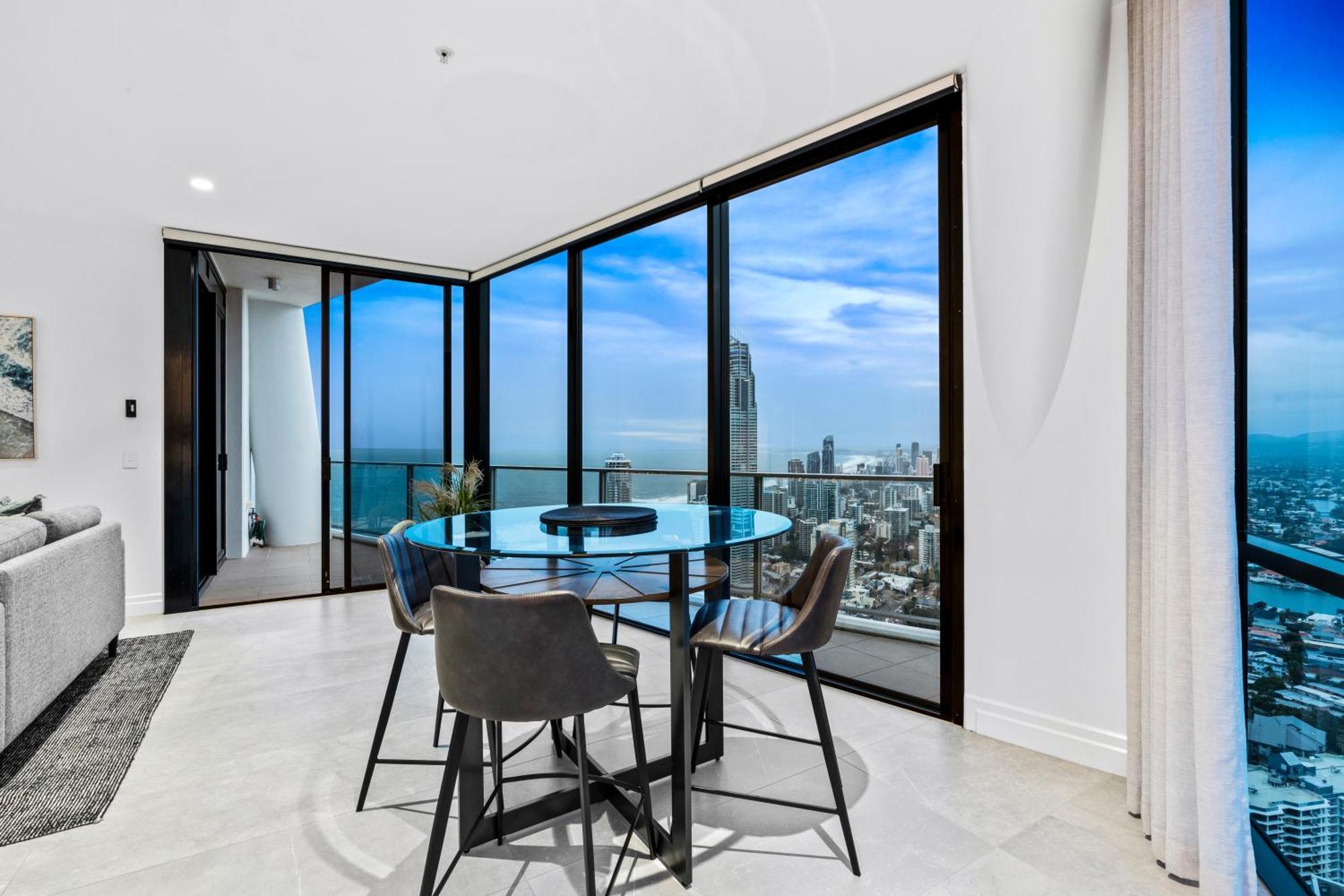 Circle On Cavill - Self Contained & Privately Managed Apartments - Wow Stay Gold Coast Eksteriør bilde