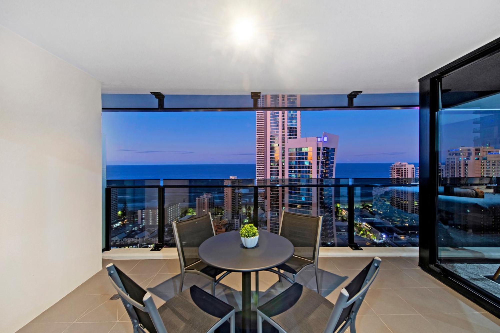 Circle On Cavill - Self Contained & Privately Managed Apartments - Wow Stay Gold Coast Eksteriør bilde