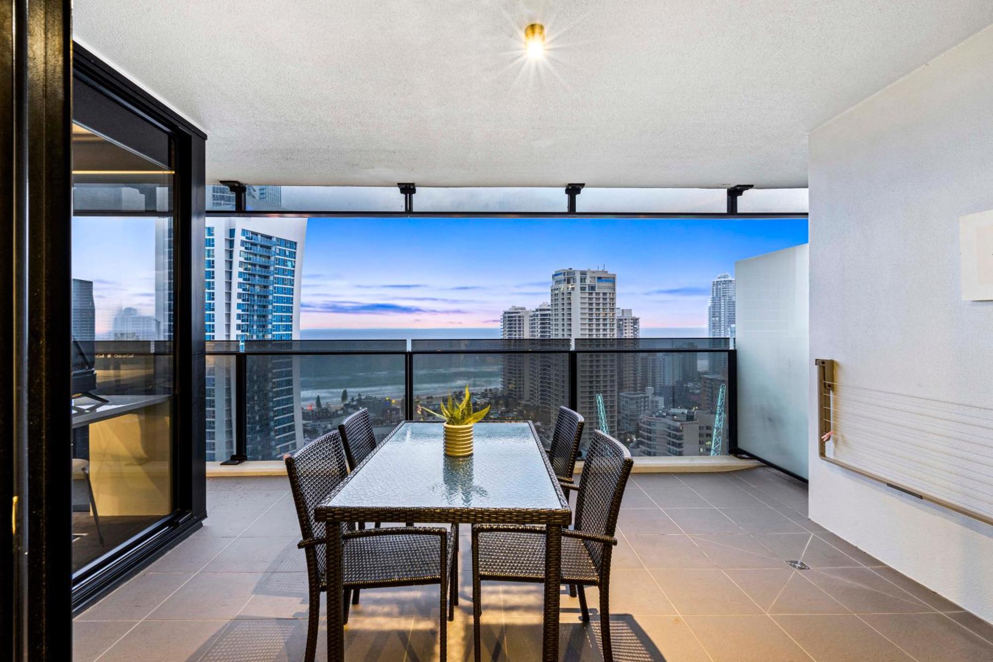 Circle On Cavill - Self Contained & Privately Managed Apartments - Wow Stay Gold Coast Eksteriør bilde